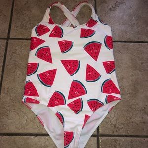 Only been worn 2-3 times I didn’t like the pattern on me. Selling old clothes